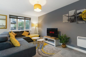 Deluxe 2 bed flat w/free parking